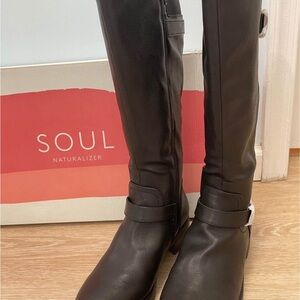 Natural Soul Black Heeled Boots Sleek Design